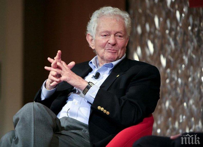 Почина бащата на Божията частица