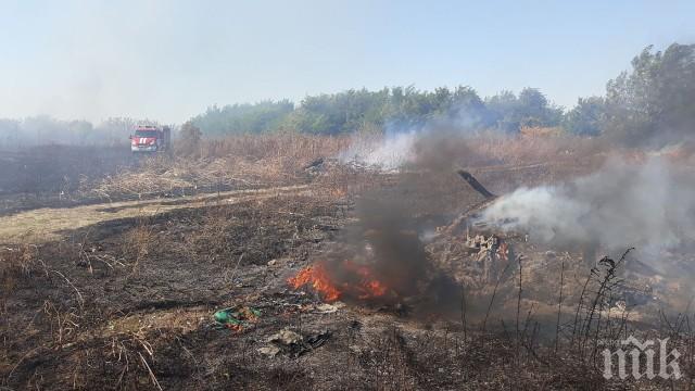 ОГНЕН АД! Край Пловдив горят десетки декари (СНИМКИ)