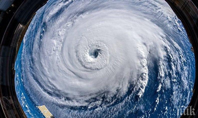 Ураганът „Серджио“ в Тихия океан се усили до четвърта категория