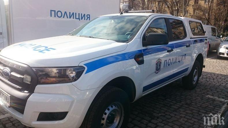 Джип БМВ се нацепи в полицейска патрулка в центъра на Пловдив (СНИМКА)