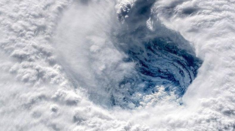 Мерки! Обявиха извънредно положение в две общини в Мексико заради тропическата буря  „Роса“