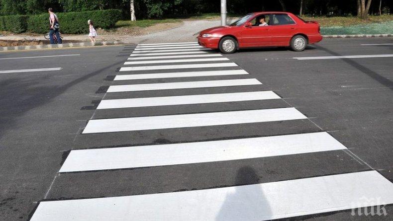 НА ВРЪЩАНЕ ОТ УЧИЛИЩЕ! Кола помете петокласник на пешеходна пътека в Ямбол