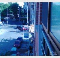 МЕЛЕ! Лек автомобил и джип се помляха на ключово кръстовище в Пловдив (СНИМКИ)
 