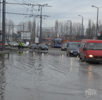 ПОТОП! Булевард в Пловдив плувна във вода след ВиК авария 