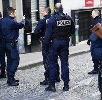 ИЗВЪНРЕДНО! Въоръжен с нож нападна двама полицаи в парижкото метро ИЗВЪНРЕДНО! Въоръжен с нож нападна двама полицаи в парижкото метро