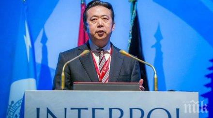 шефът интерпол мън хунвей хвърли оставка