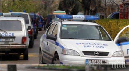 ужас автомобил потегли сам рани две деца