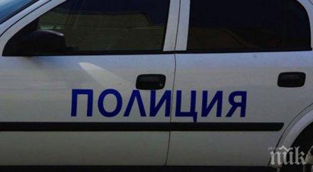 спецакция моста влюбените въоръжени полицаи оглеждат преминаващите коли