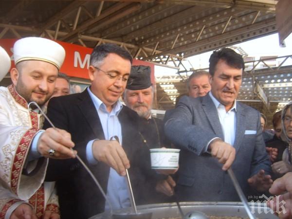 Кмет, поп и мюфтия раздават ашуре за 2500 души