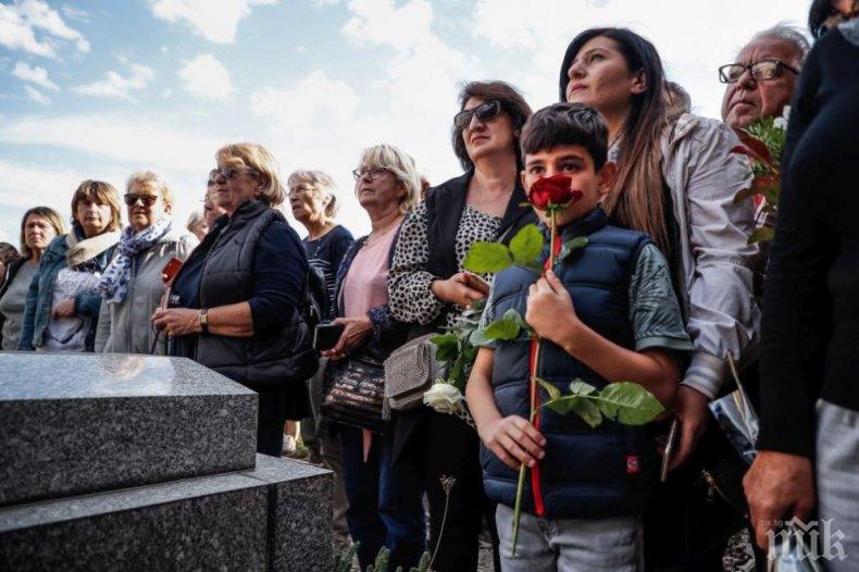 ПОЧИТ! Погребаха Шарл Азнавур в семейна гробница (СНИМКИ)