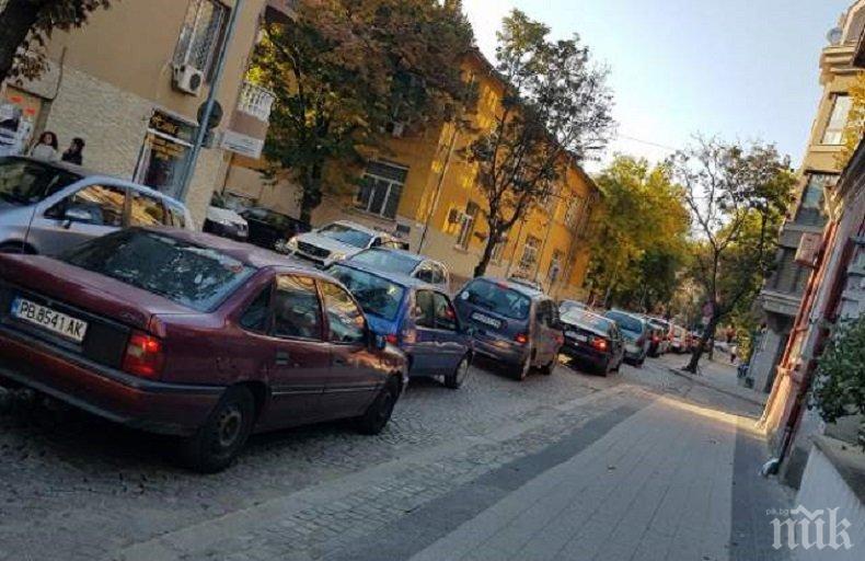 НЕРВИ В ПЛОВДИВ! Гневни шофьори с ултиматум заради светофар