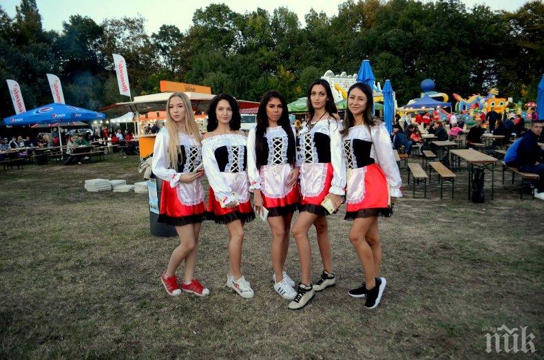 Гръцко парти с диджей Митакис и нестинари на варненския Октоберфест