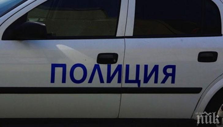 Спецакция до Моста на влюбените! Въоръжени полицаи оглеждат преминаващите коли