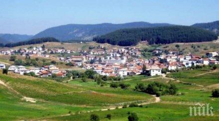 спасиха членно семейство горяща къща