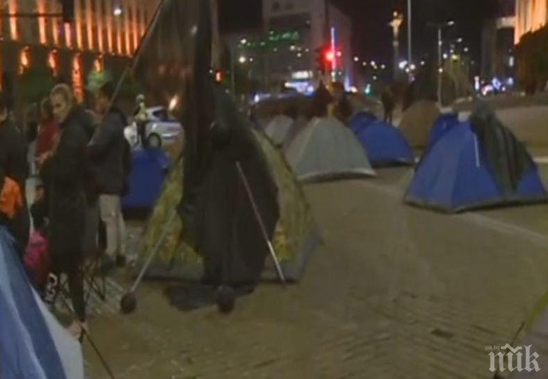 Бул. „Дондуков” в столицата остава блокиран до сутринта от палатките на майките на деца с увреждания