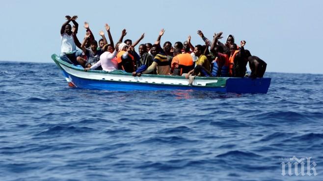 Близо 700 мигранти са били спасени край бреговете на Испания за последното денонощие