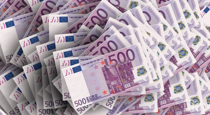 Митничарите на Калотина спипаха недекларирани 42 000 евро 