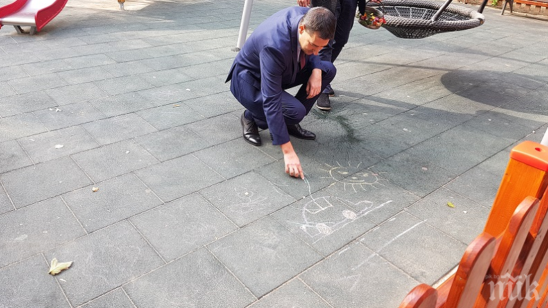 Кметът на Пловдив с призив: Лонгурите да не рушат детските площадки