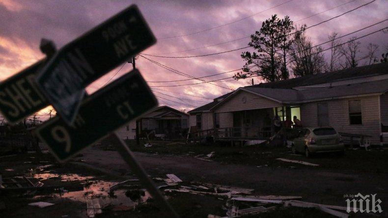 Ураганът Майкъл взе две жертви, хиляди са евакуирани