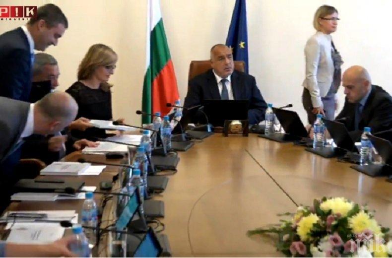 Кабинетът одобрява разходването на средства за изграждане на безжични мрежи в училищата
