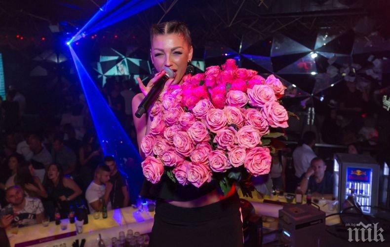 СЕФТЕ! Емануела до дни с първи албум