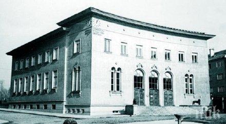 библиотеката стана 130 години снимки