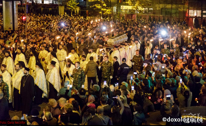 23 000 души се включиха в литийно шествие в навечерието на празника на св. Петка в Яш