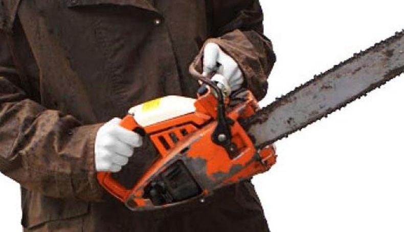 Бандит нахлу в заведение в Бяла Слатина с... моторен трион