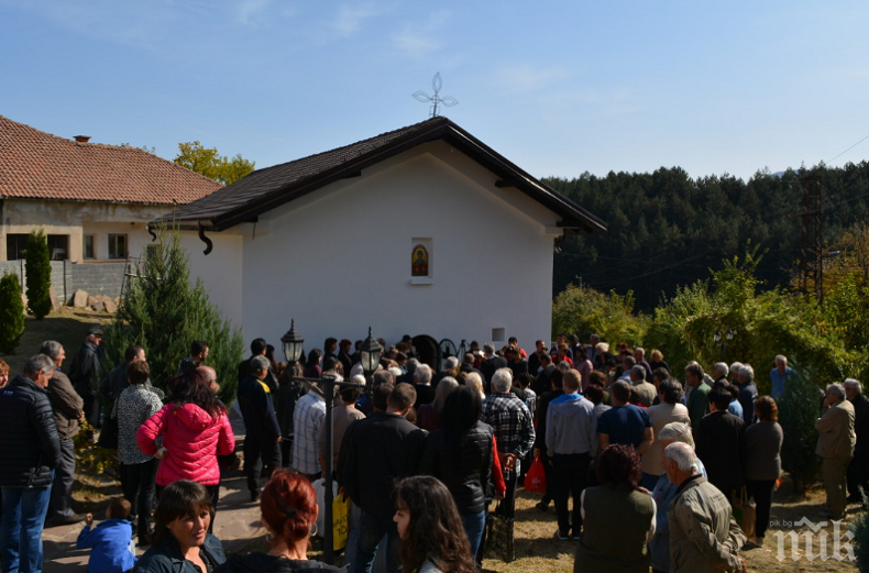 НАВРЪХ ПЕТКОВДЕН! Обновиха 180-годишната църква Света Петка” в село Смоляновци