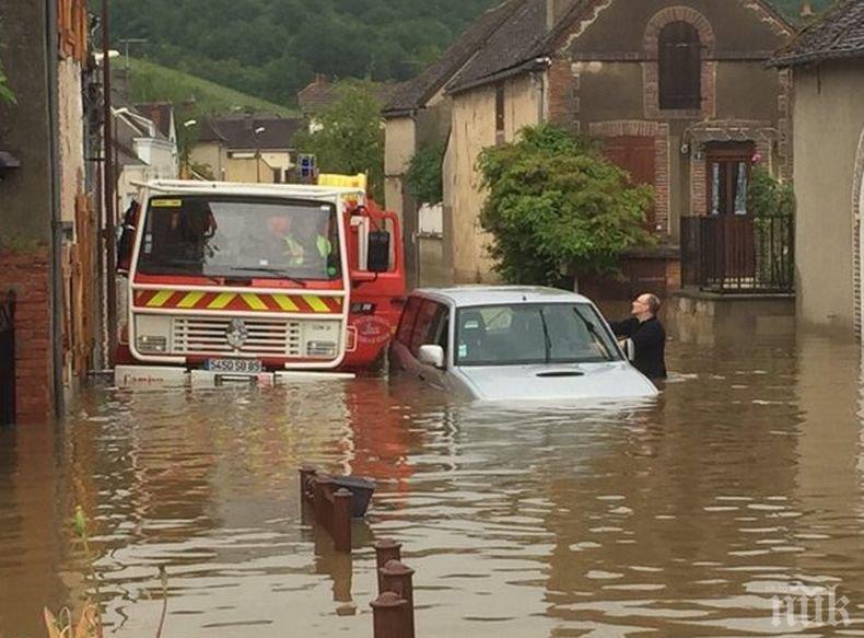 Най-малко 12 са жертвите на наводненията и бурите в Югозападна Франция