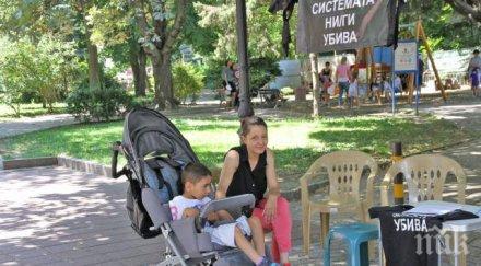 социалният министър уведоми лично протестиращите майки приетия закон палатките остават