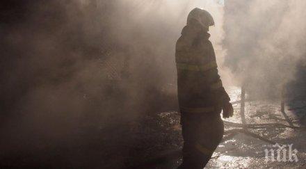 пламна етажна сграда русия горят складови помещения