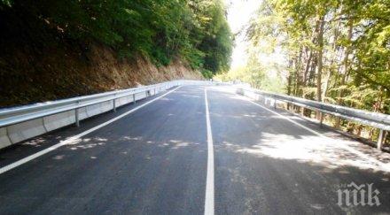 затварят два часа движението ришкия проход