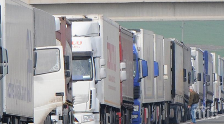 важно интензивен трафик границите пътувайте внимателно