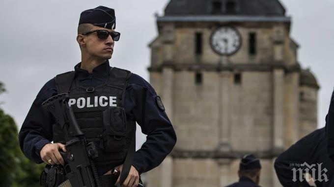 Френските власти обискираха офиси на партията на Меланшон заради подозрения в корупция
