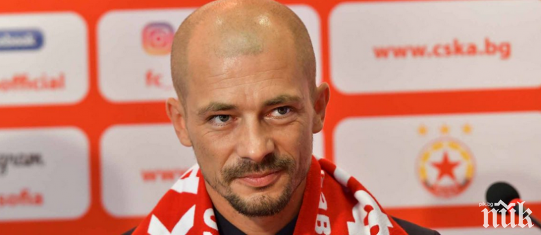 Треньорът на червените с любопитен ход