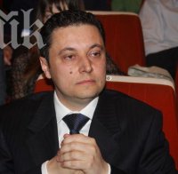 Яне пред ПИК: Пуделът Волен е психично болен, мога да се пробвам с Капка да докажа, че не съм гей