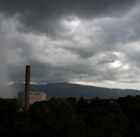 Страшен порой, примесен с градушка, в София