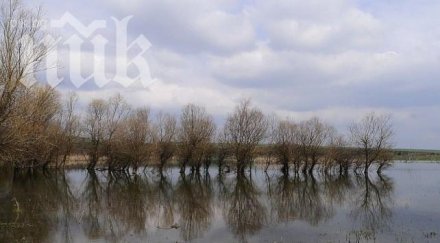 внимание опасност преливане реки