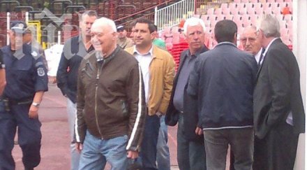 хамалинът токмакчиев дойде целуне ръка камата