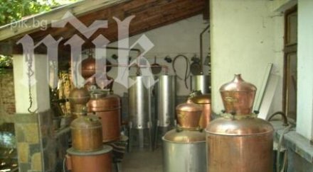 варненската полиция конфискува два казана ракия