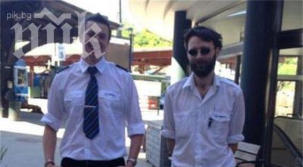 стокхолмски ватмани носят поли знак протест