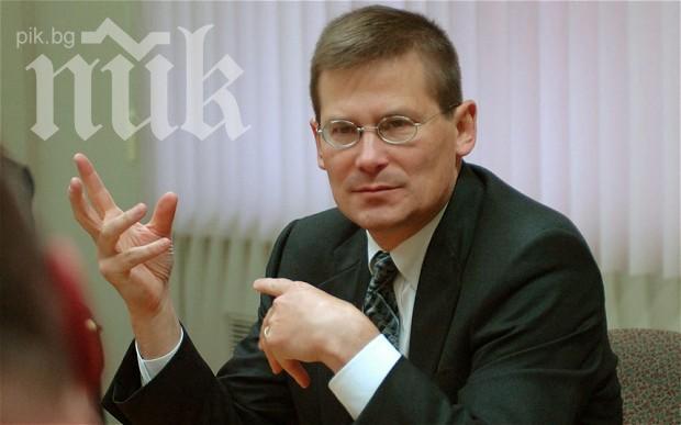 Заместник-директорът на ЦРУ Майкъл Морел подаде оставка