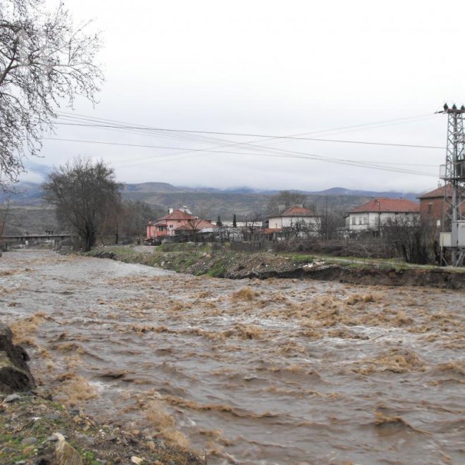 Порои потопиха Ловешко