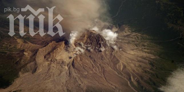 Вулканът Шивелуч в Камчатка изригна