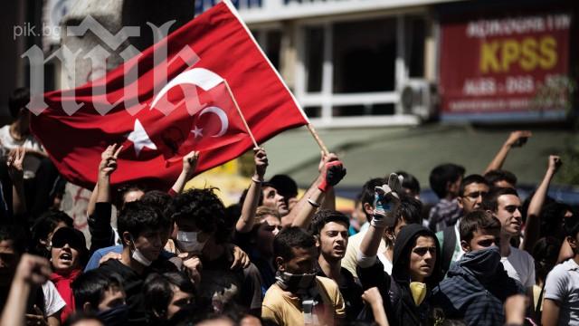 Турската полиция арестува двама канадски репортери