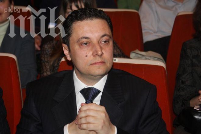 Яне пред ПИК: Пуделът Волен е психично болен, мога да се пробвам с Капка да докажа, че не съм гей