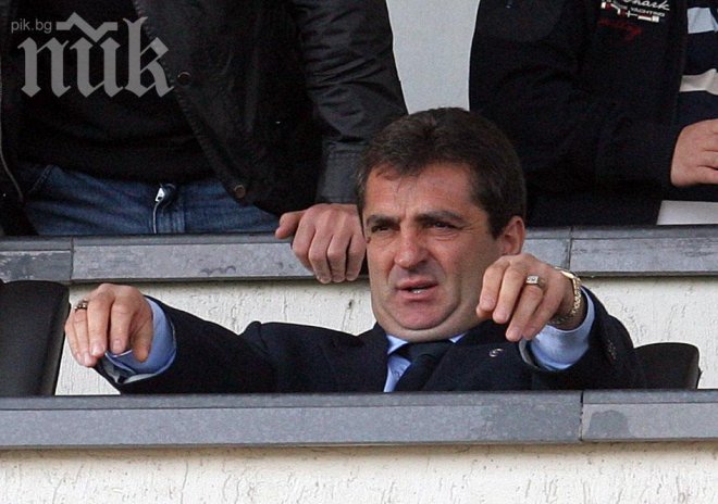 Николай Гигов слага ръка на Кинтекс