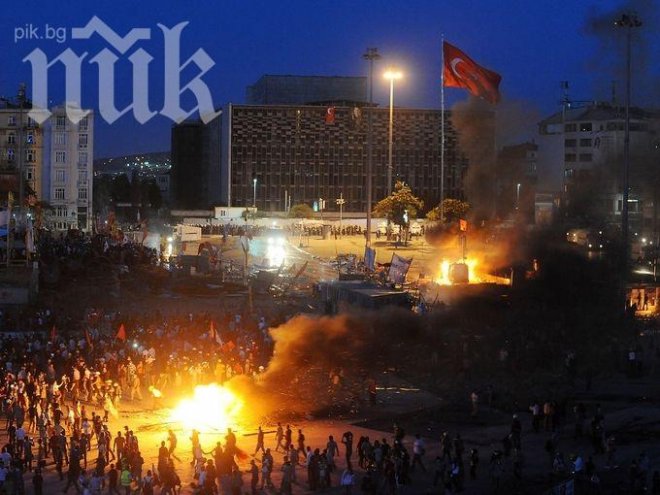 Пети загинал при протестите в Турция