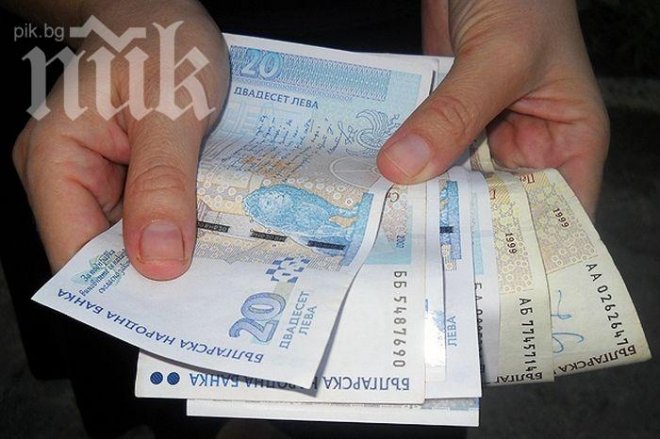 Мъж олекна с 3 бона за фалшив колет от Испания 